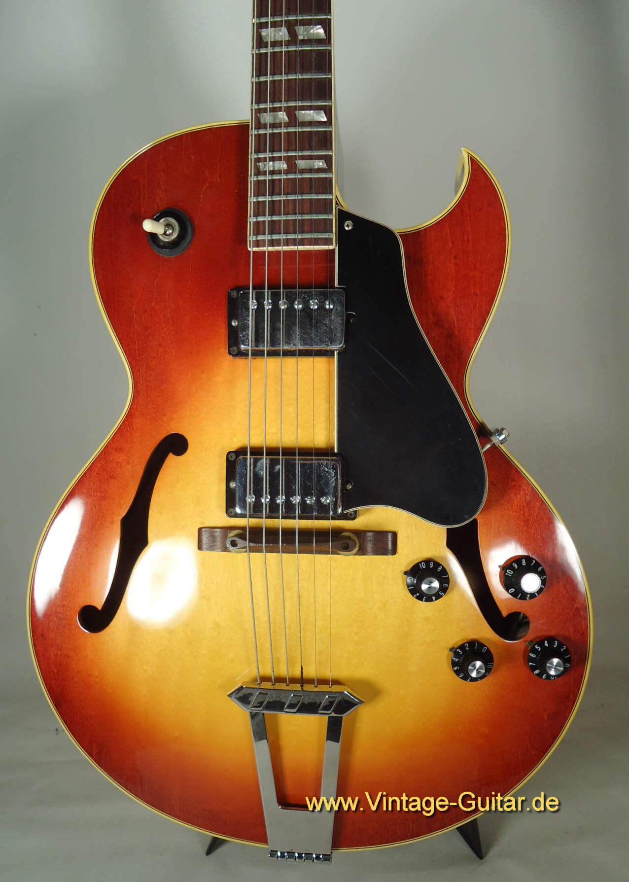Gibson ES-175 sunburst 1974 c.jpg